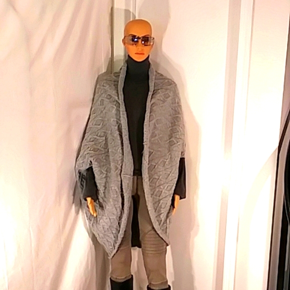 NWT NU CONSTRUCTION Light Grey Cape/Sweater. - Picture 2 of 12
